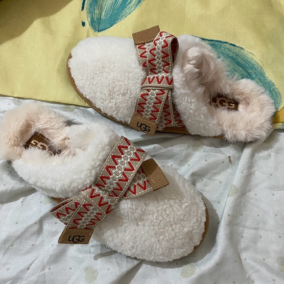 UGG Bow-Tie Furry Closed-Toe Mules - Picture 7 of 10